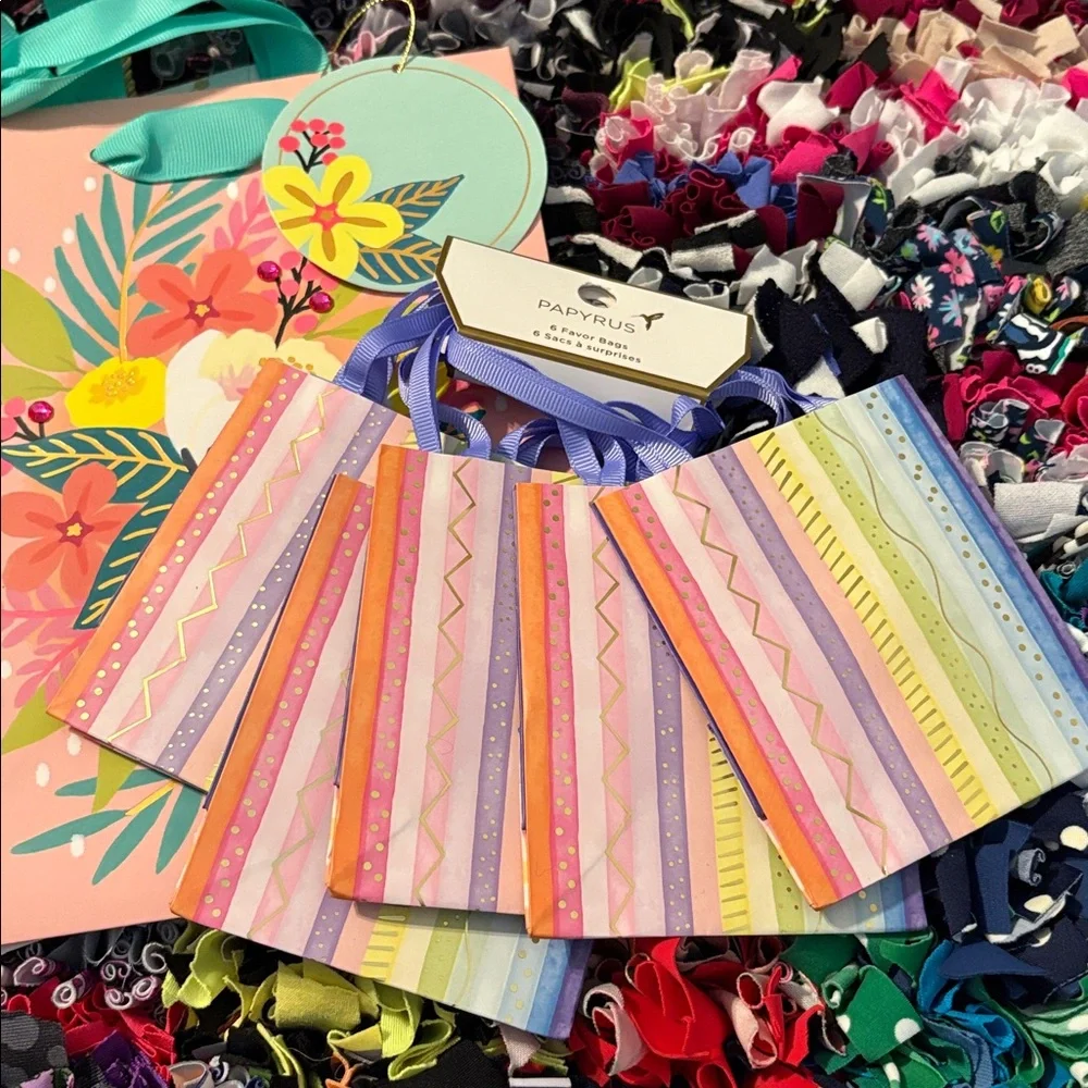 🆕Papyrus Gift Bag Bundle, 8 Bags Total